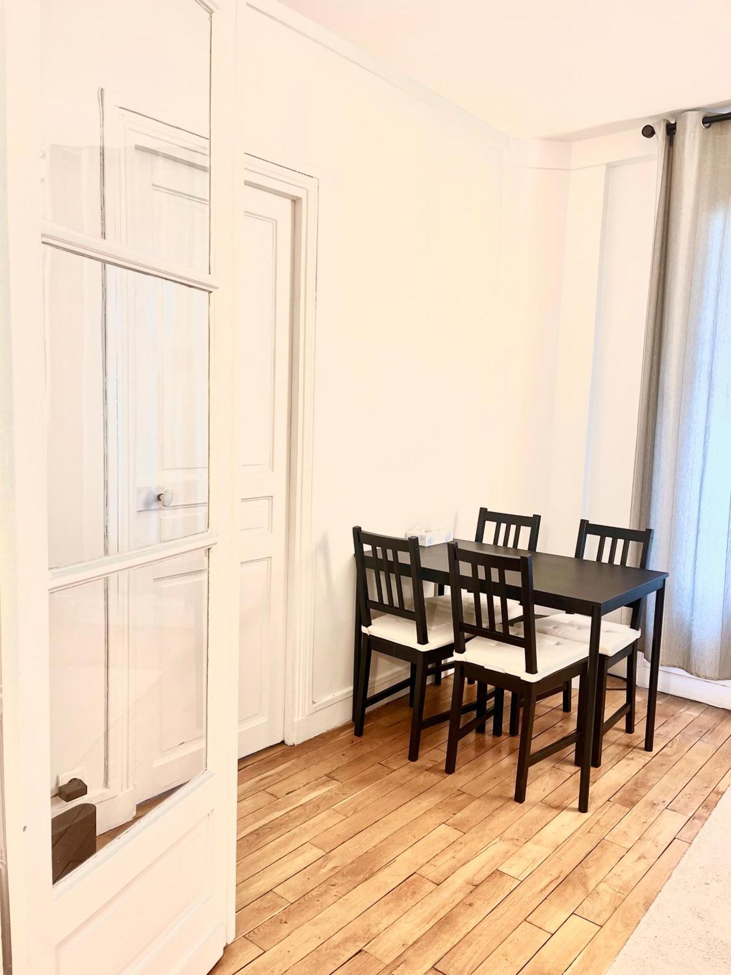 Spacious Flat Near Montparnasse Bausset 4th * Parigi