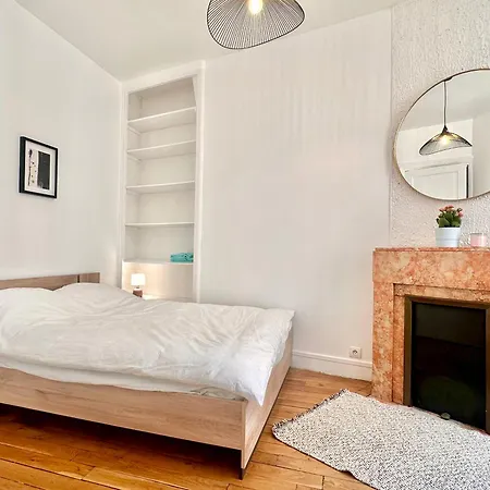 Spacious Flat Near Montparnasse Bausset 4th * Parigi